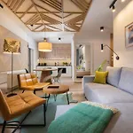 Vislow Aparthotel 4*