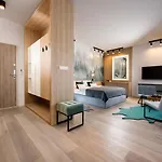 Vislow Aparthotel 4*